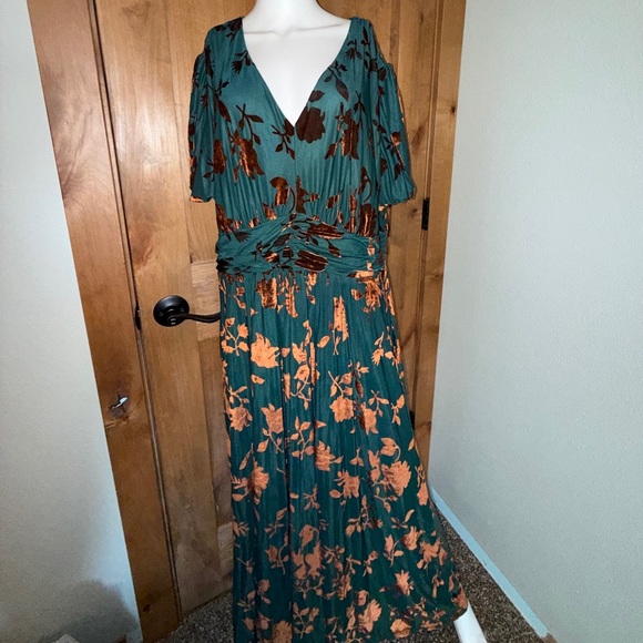 Baltic Born Leslie Velvet Maxi Dress in the Bronze + Jade color variant. - Picture 2 of 6
